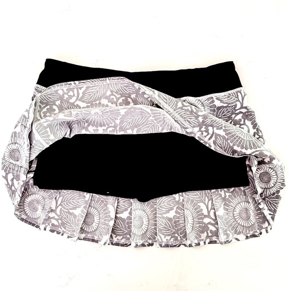 Lululemon Circuit Breaker Pleaded Skort. Size 10 Women’s - Picture 5 of 9